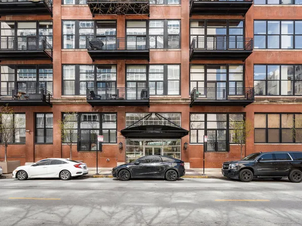 525 W Superior St APT 623, Chicago, IL 60654