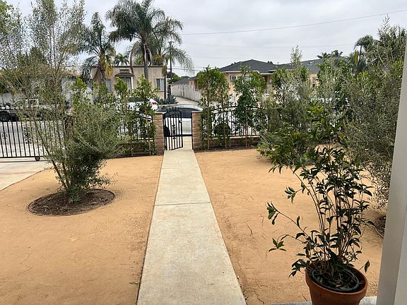2nd image of 949 E Hyde Park Blvd