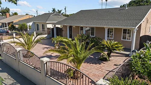 11252 Saticoy St Photo 1