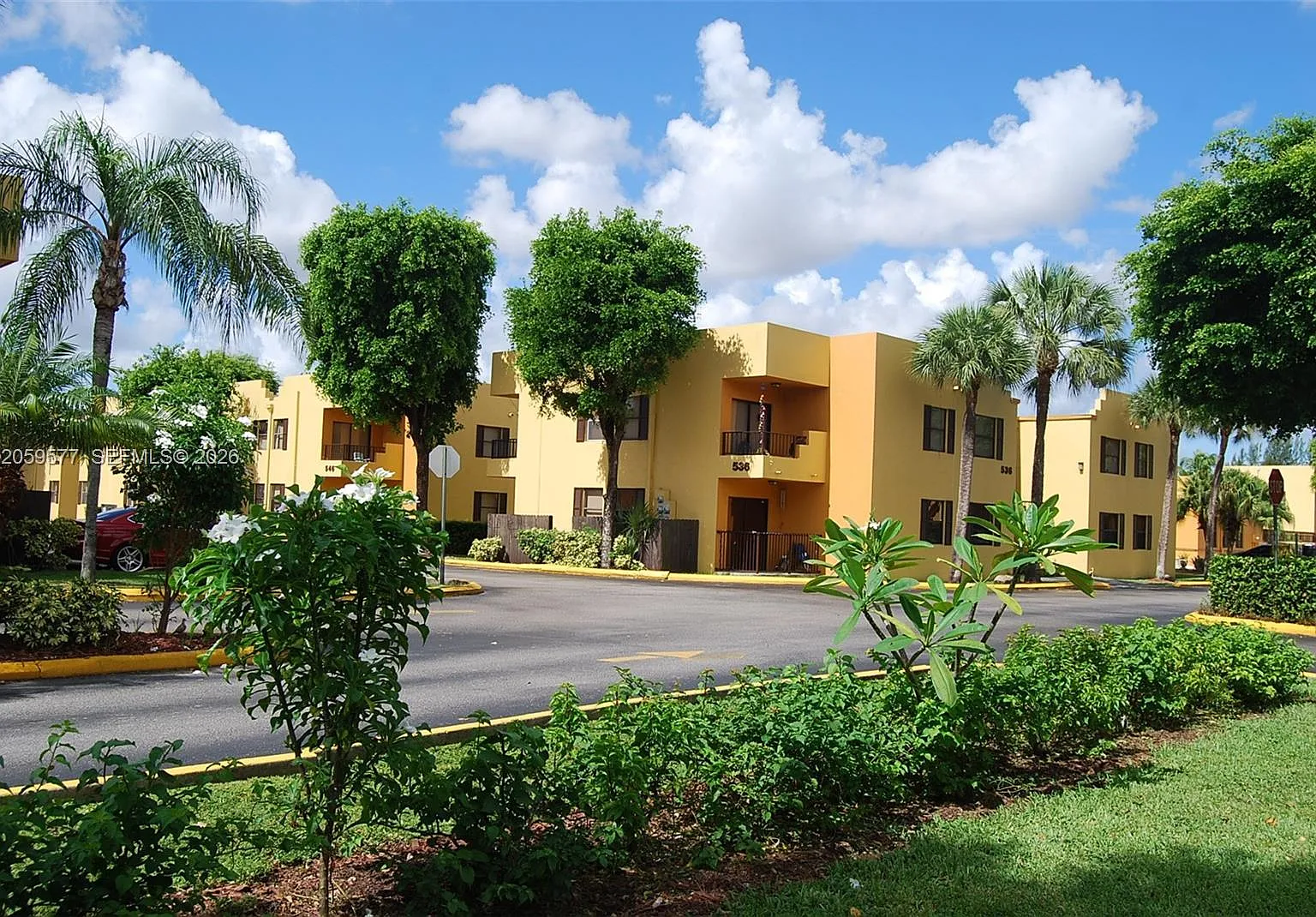 Soleil Lake Condo — Photo 1