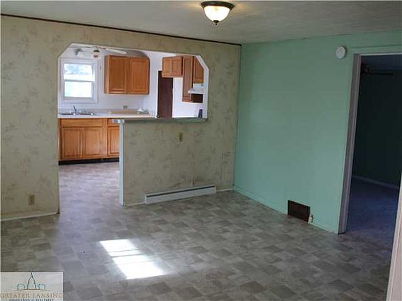 4th image of 209 Elm St