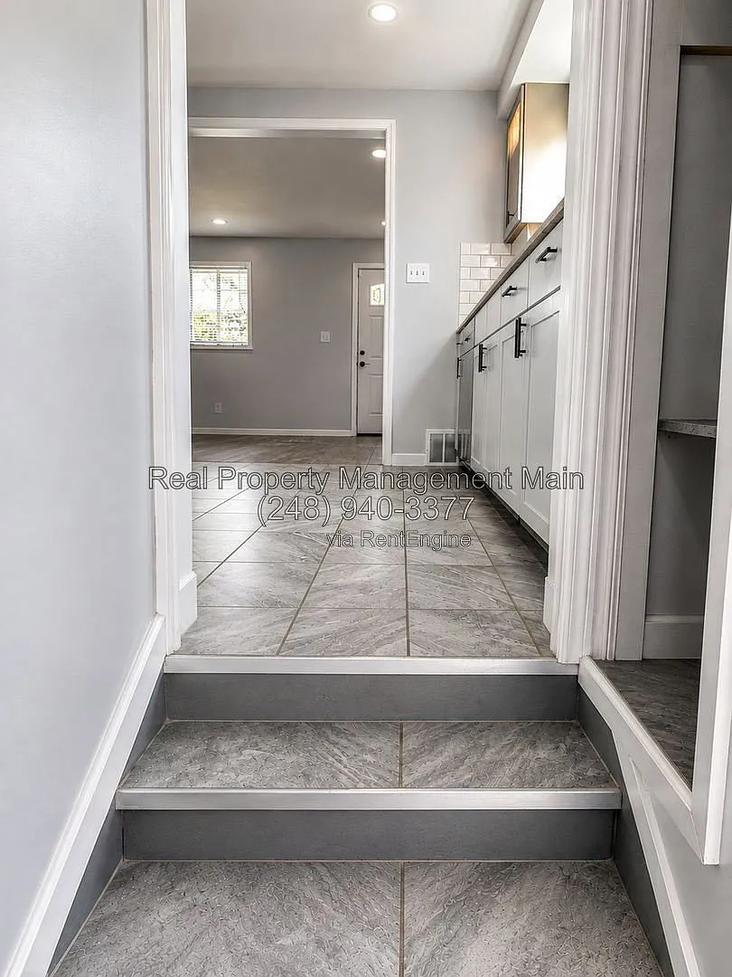3 bed, 2.0 bath, 1218 sqft, $1,300 — Photo 4