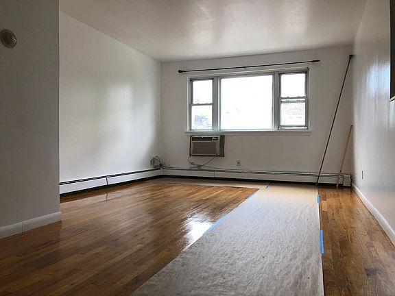3rd image of 440 E 240th St Floor 1