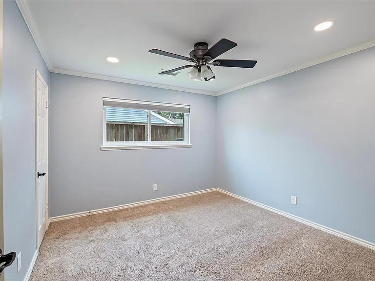 4034 Shady Springs Dr — Photo 24