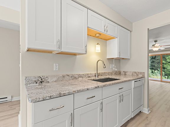 4th image of 19 Stratton Road #19