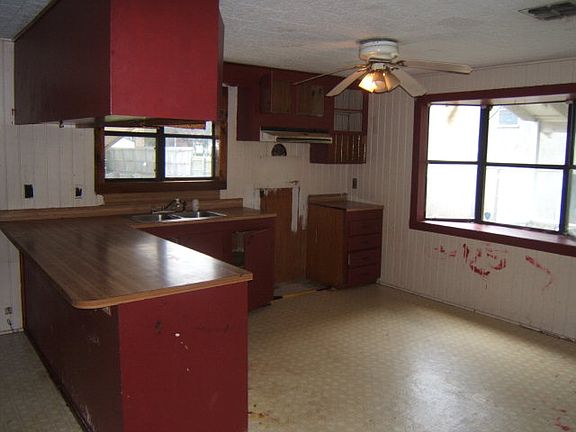 2nd image of 134 E 116th St