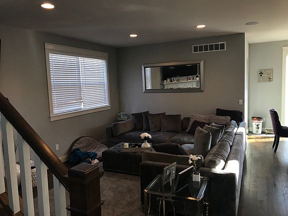 5th image of 3084 Ellwood Ave