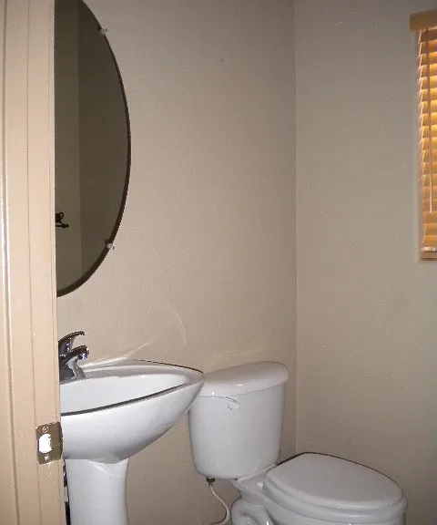 Powder Room W/Pedestal Sink 06172014