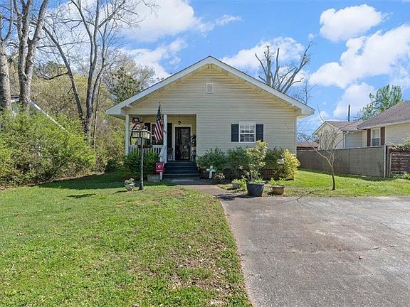 3rd image of 45 Shannon Rd NE