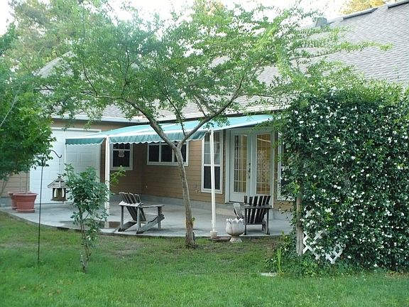 3540 Raintree Dr back patio