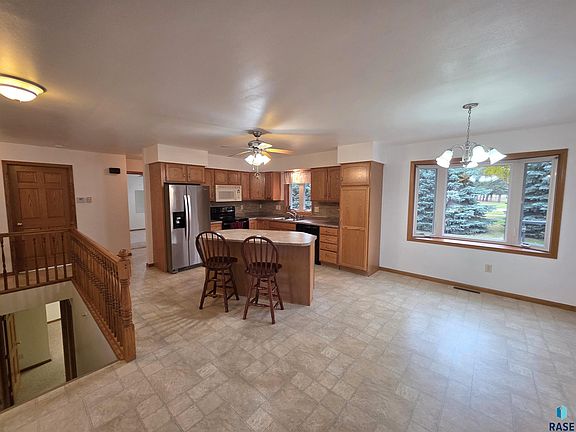 5th image of 305 Rock River Dr