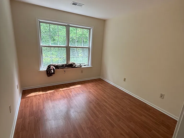 1079 Roseberry Ct — Photo 12