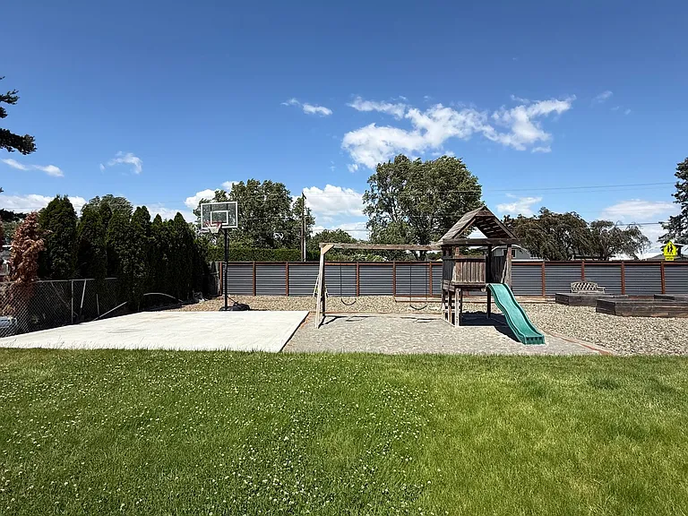 704 W 45th Pl — Photo 18