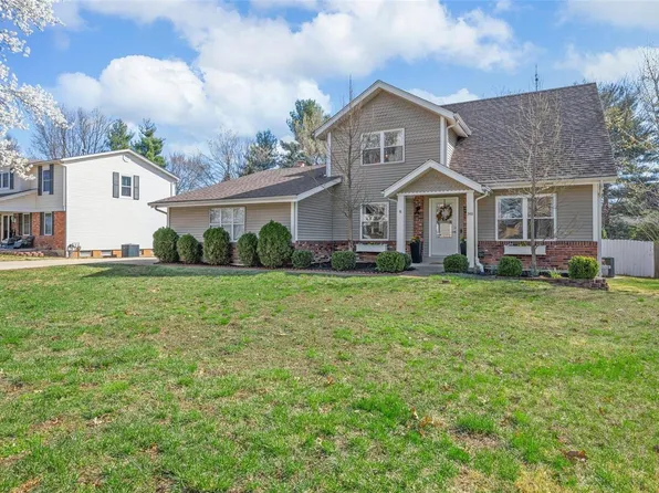 348 Hunters Glen Ct, Ballwin, MO 63011