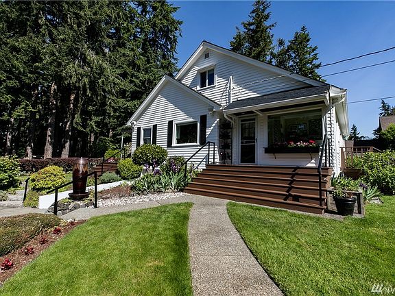 2nd image of 2927 Marine Dr