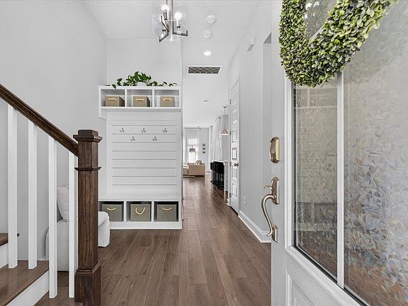 4th image of 206 W Respite Ln