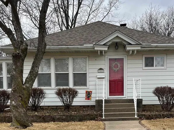 2802 Carey Ave, Davenport, IA 52803