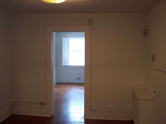 3rd image of 49 1/2 Maryland Ave