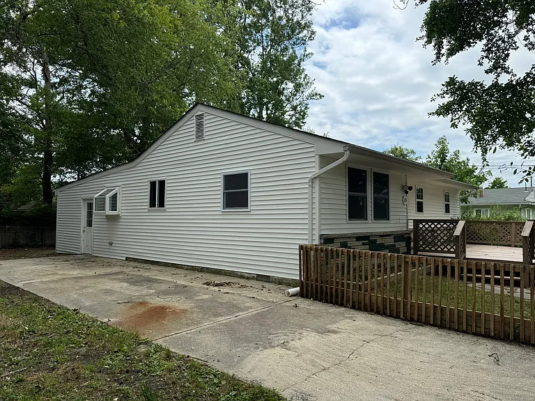 119 Lake Deerbrook Dr — Photo 2