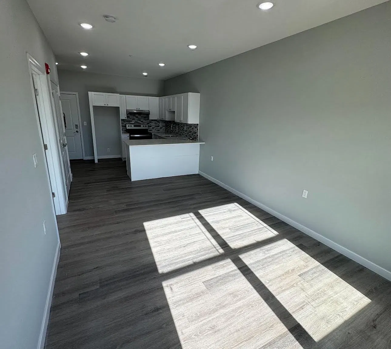 1 bed, $1,718 — Photo 3