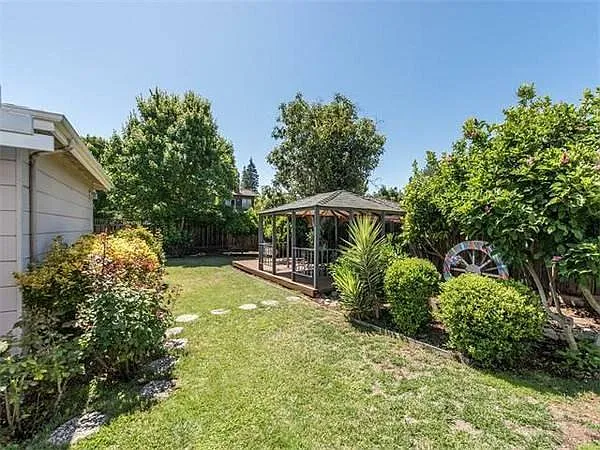 830 Seale Ave — Photo 12