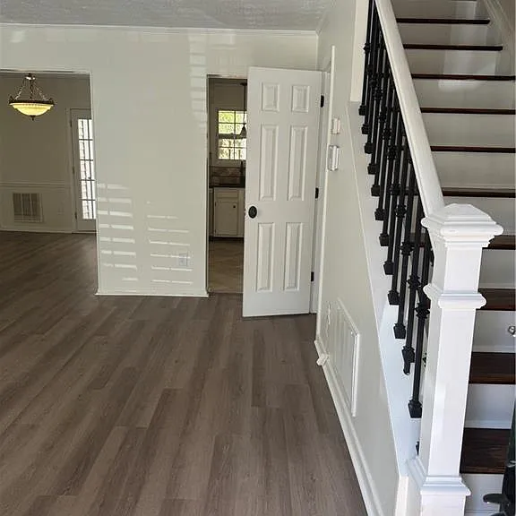 2907 Queen Anne Ct — Photo 2