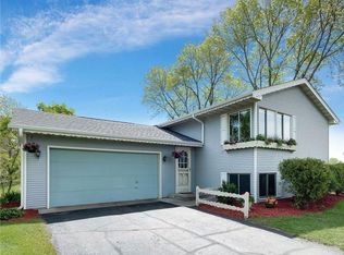 1165 Merrifield Ct, Shakopee, MN 55379