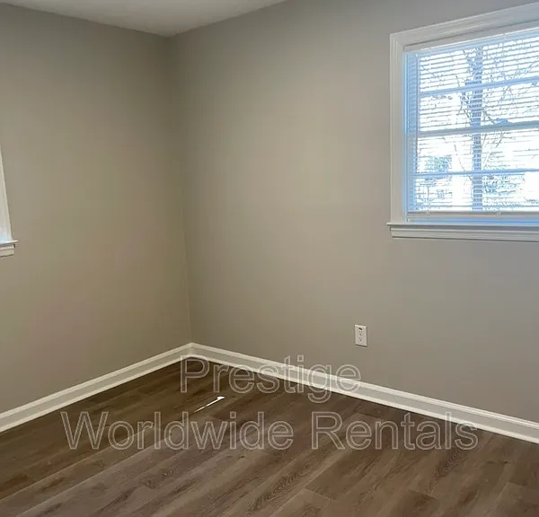 1017 Fleming Ave — Photo 3