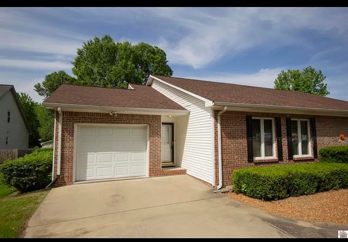 3 bed, 1366 sqft, $2,000 — Photo 1