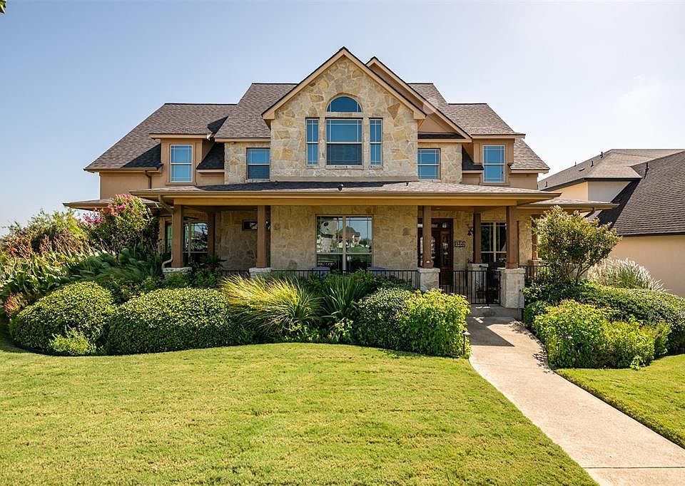 1st image of 460 Breezeway Ct