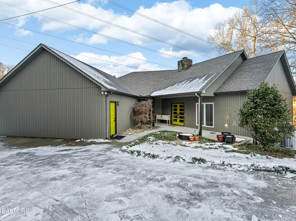 825 Deep Cove Ln, Lenoir City, TN 37772