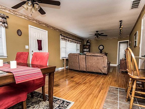 3rd image of 1302 Weed Ln