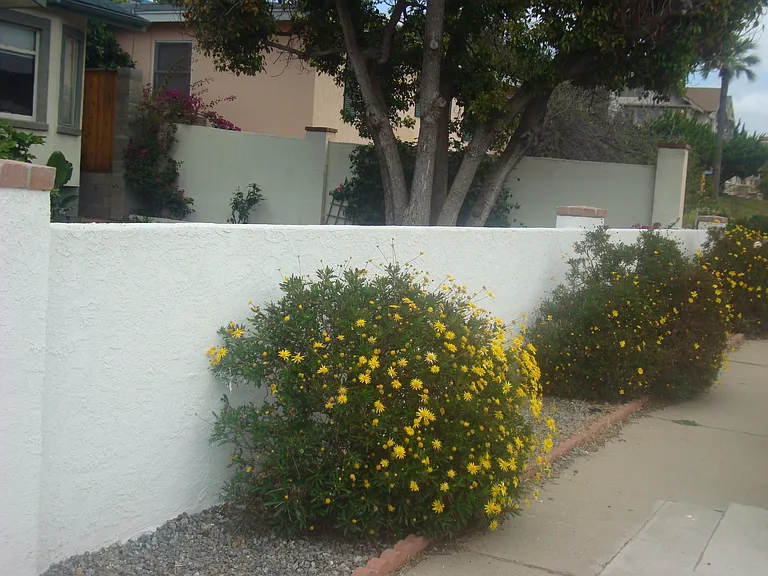 2220 Rosecrans St — Photo 2