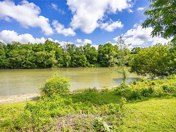 4th image of 242 River Meadow Dr