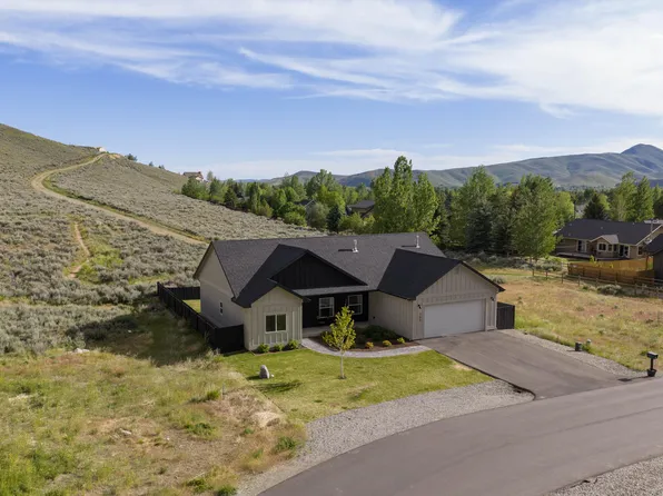 155 Cowcatcher Loop, Bellevue, ID 83313