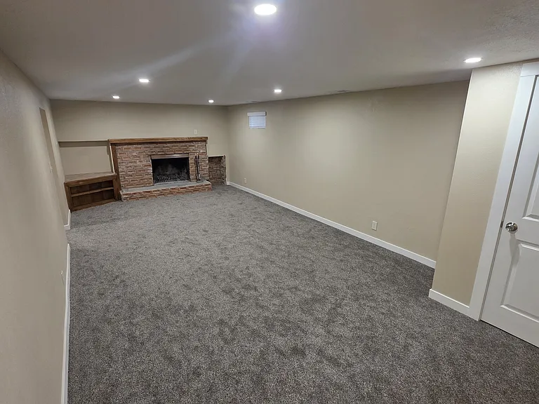 334 W 985 N — Photo 18