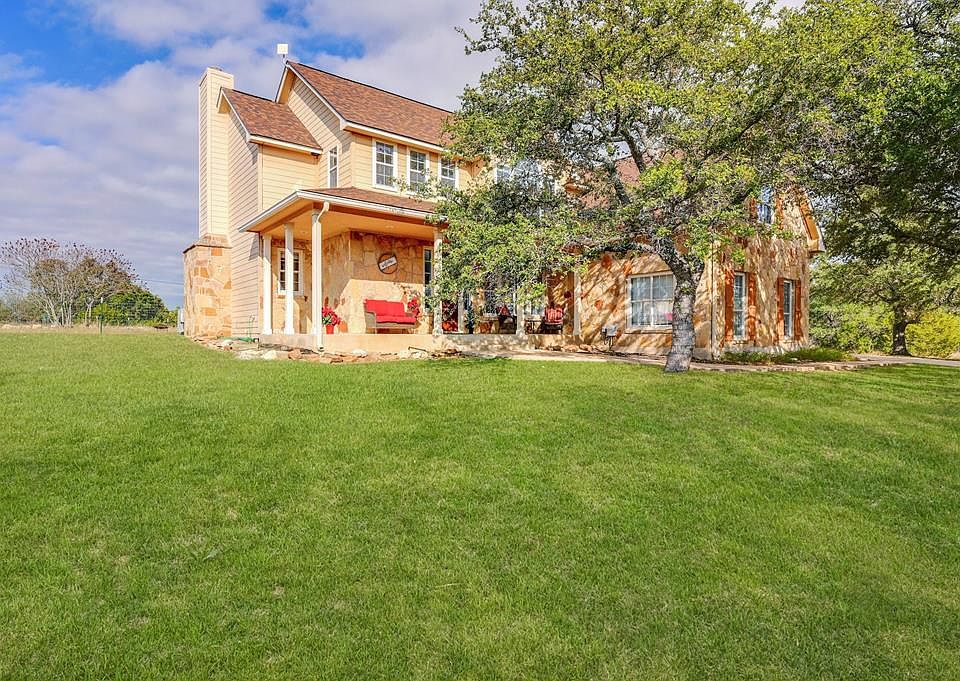 1st image of 385 Stonegate Dr