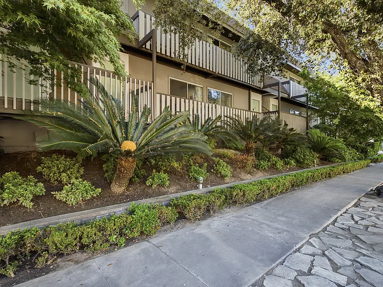 4111 Tujunga Ave #24 — Photo 20