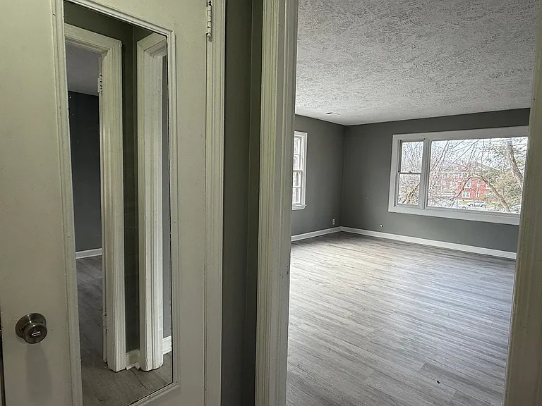 221 Taylor St — Photo 18