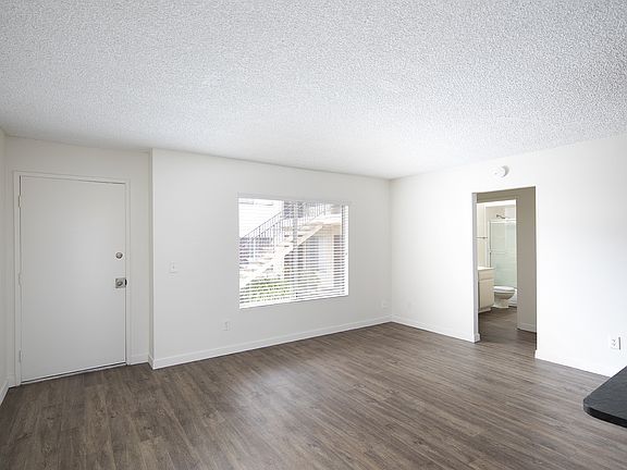 4th image of 4649 Voltaire St APT 6