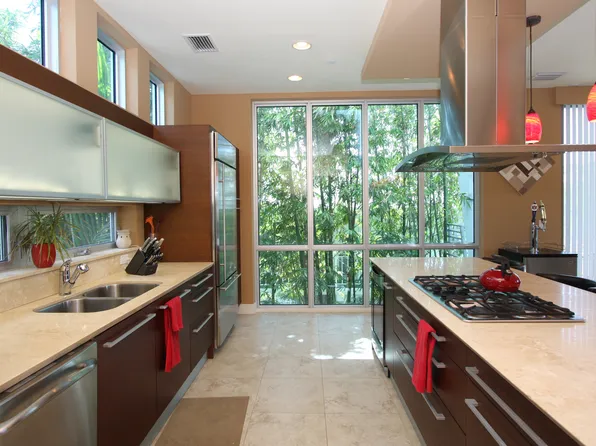 2733 NE 1st St, Pompano Beach, FL 33062