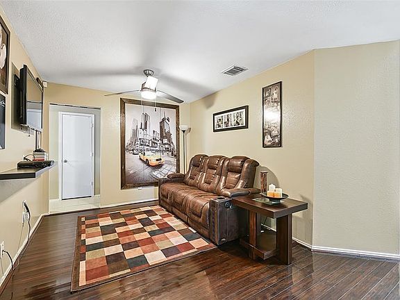 3rd image of 18114 Hanover Glen Ln