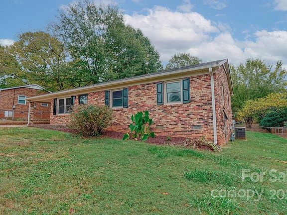 2nd image of 805 Southwood Dr