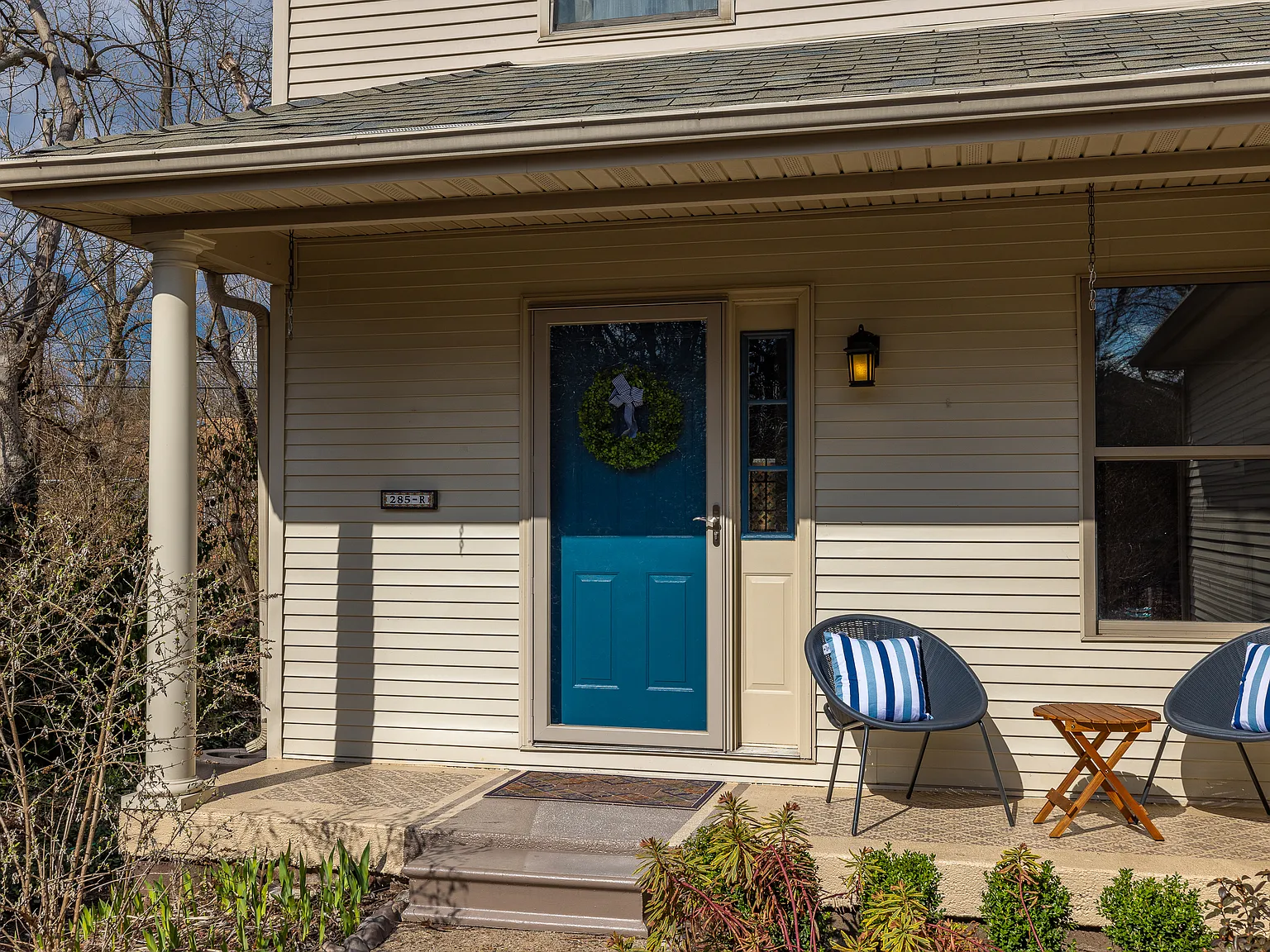 285 Rosemont Gdn — Photo 3