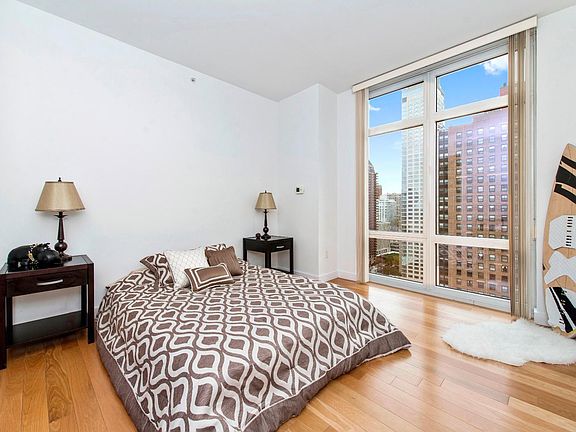 5th image of 555 W 59th St APT 26E