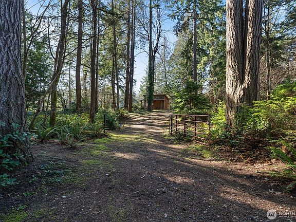 5th image of 11648 Vipond Drive NW