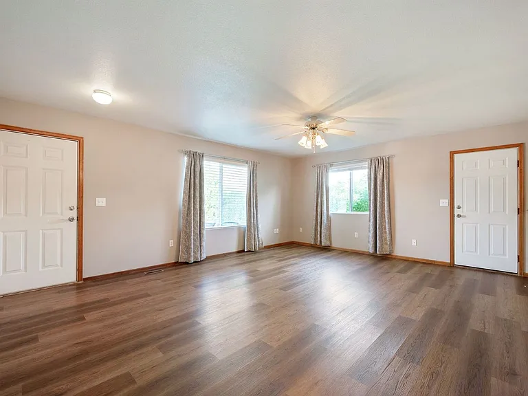 3809 Hamilton Ave — Photo 4
