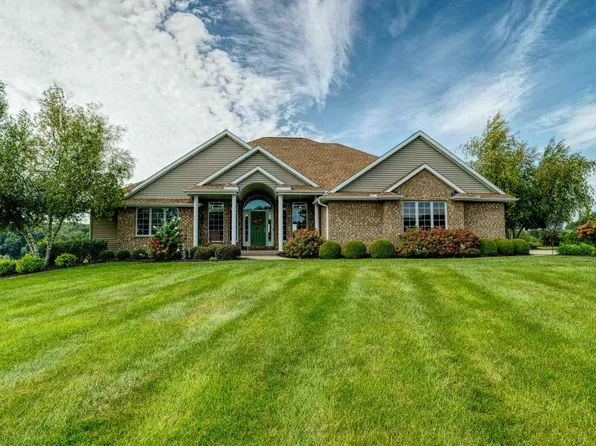 12890 Grandview Dr, Morrison, IL 61270