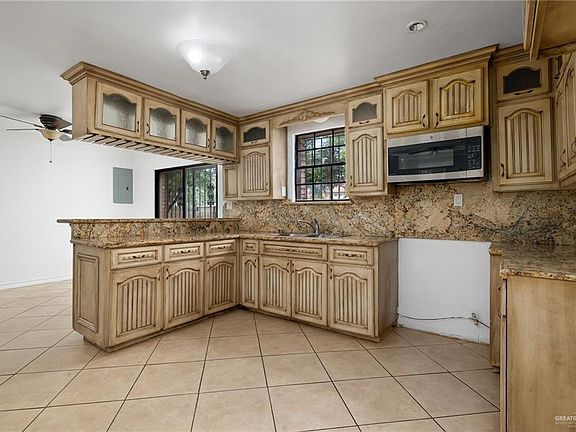4th image of 1421 Village Dr