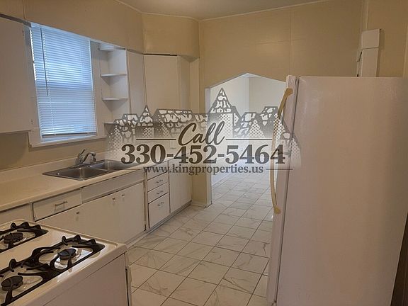 2nd image of 520 Broad Ave NW